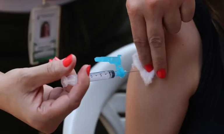 Novo arcabouço e teto de gastos dificultam cumprimento das metas do PNE, diz relatório