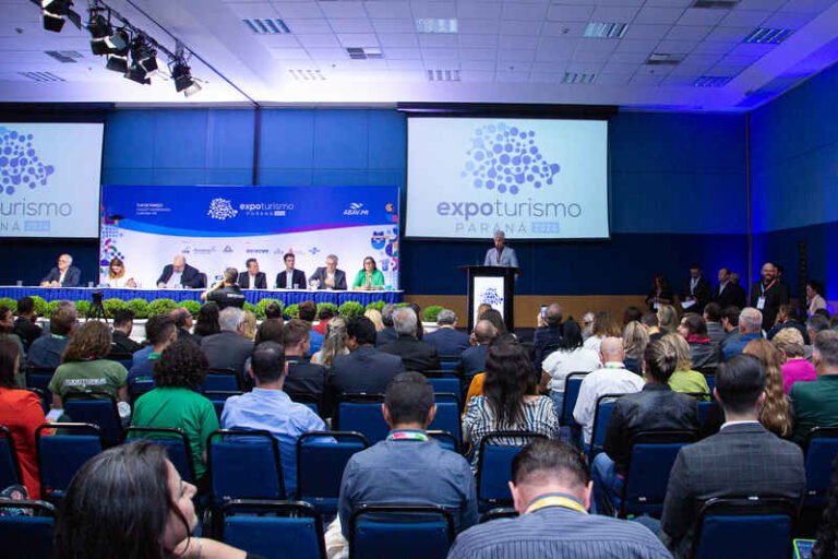 Expo Turismo Paraná conecta trade turístico na capital do Turismo