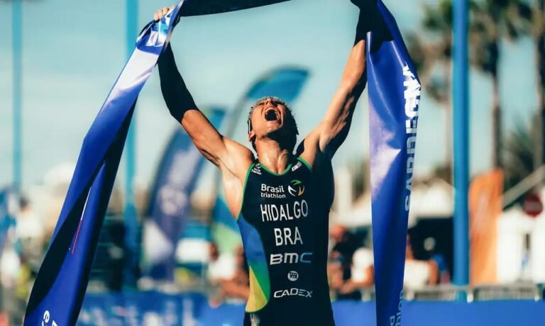 Miguel Hidalgo conquista vitória histórica na elite do triatlo mundial